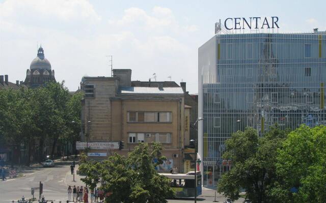 Hotel Centar Нови Сад вид на фасад