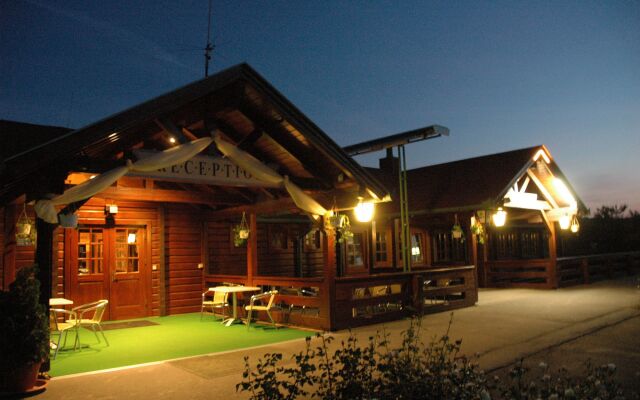 Petnehazy Club Hotel Superior вид на фасад