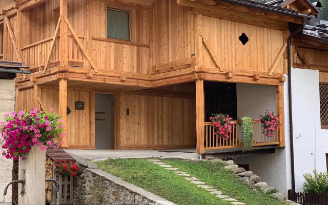 Camelot Luxury Houses Horses