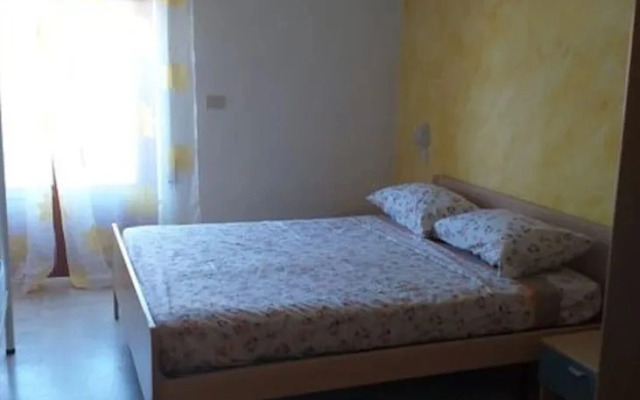 Room-quadruple Room for a Totally Relaxi