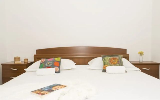 Spacious Apt. With Magnificent sea View & Balcony