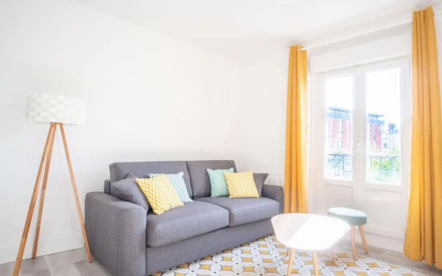 Danton Renaissance - F2 Renove - Tout Equipe