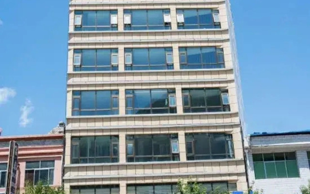 Lanfeng Hotel (Longnan Tanchang Guan'egou Bridge)