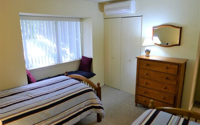10 Gray - 2 Bedroom Condo