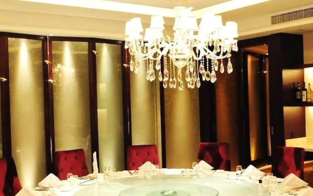 Yantai Celebrity Hotel