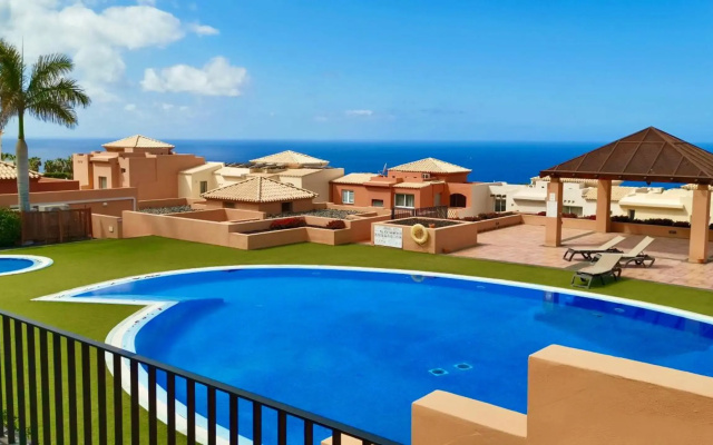 Villa mit Meerblick und Pool direkt am Golfplatz von Adeje
