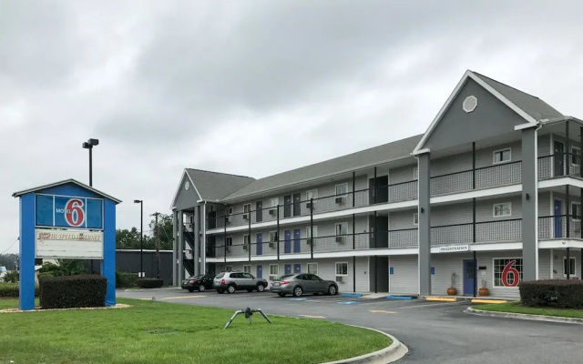 Motel 6 Savannah, GA
