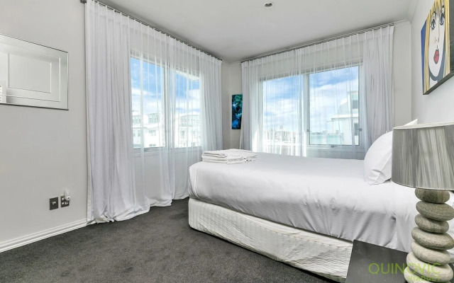 QV Spacious Waterfront with Carpark -962