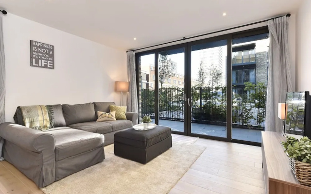 Bright, Spacious 2 bed Flat in Battersea, Sleeps 6
