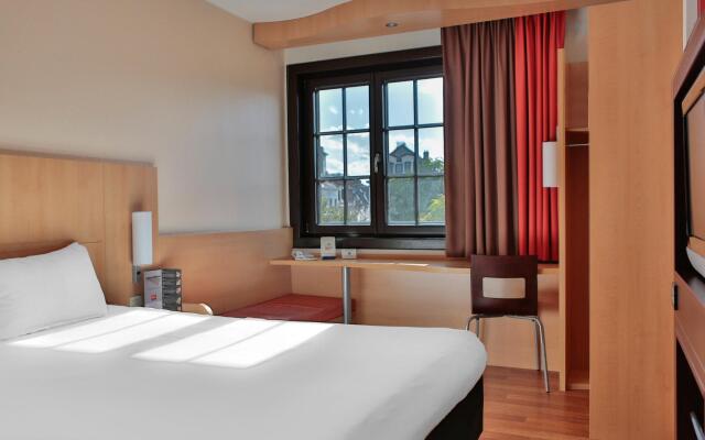 Отель Ibis Off Grand Place Брюссель комната для гостей