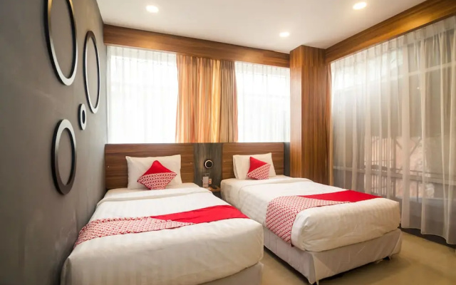 OYO 1327 Avava Inn