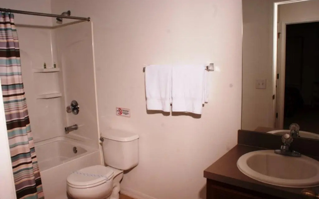 3-Bedroom Townhome with Community Pool