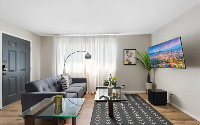 Fashion Square Apt8