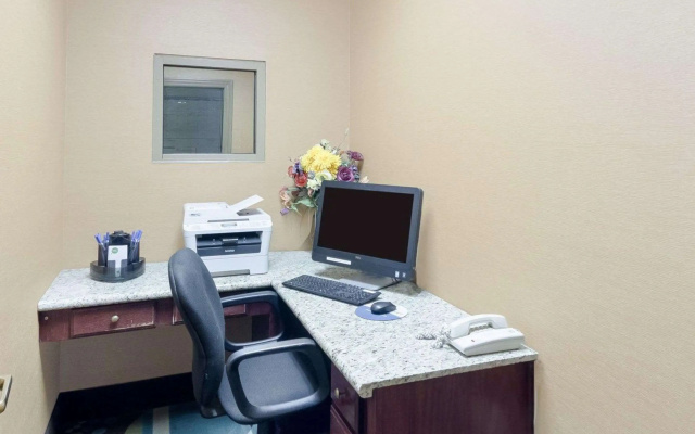 Comfort Inn & Suites Fayetteville - University Area