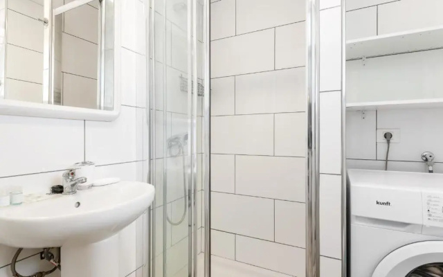 651 Bright establishment, heated pool and Wi Fi