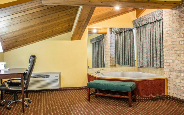 AmericInn by Wyndham Mosinee Central Wisconsin Airport