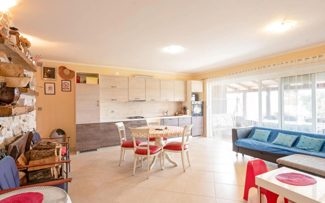 Modern Holiday Home in Mandre with Barbeque