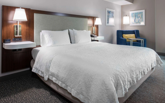 Hampton Inn & Suites Arlington Crystal City DCA