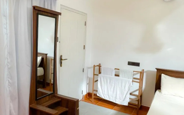 Room in Villa - Surf 247 Weligama Hotel