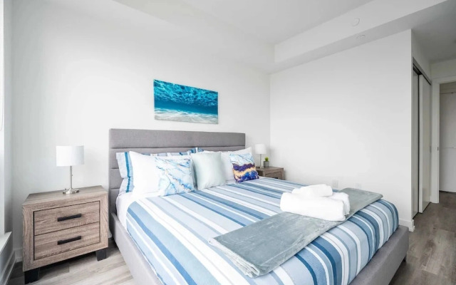 High Rise 1BR Condo w Balcony & Beautiful Views