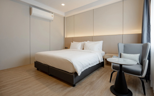 Отель HippoTel Khaorang Phuket Town