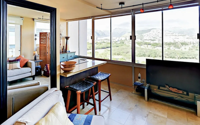 Waikiki Getaway - Studio Condo