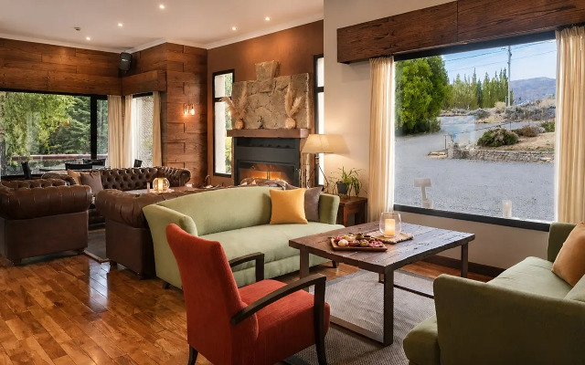 Xelena Hotel & Suites