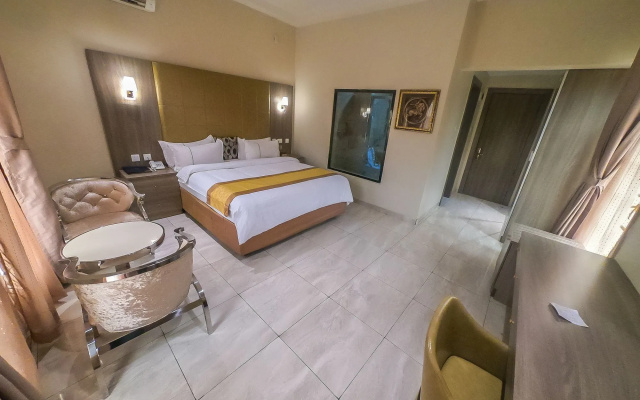 Maxbe Continental Hotel
