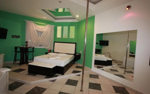 Liverpool Loft & Motel (Только для взрослых)