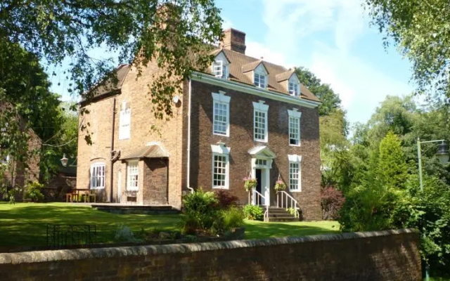 Calcutts House
