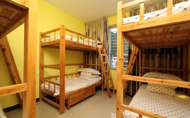 Yangshuo Travellers Land Youth Hostel