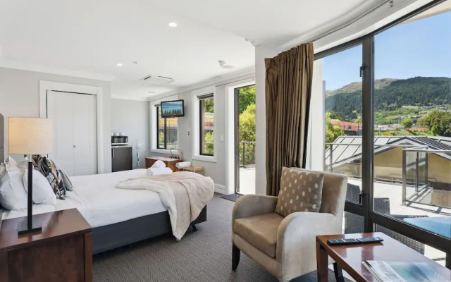 3-Bedroom Penthouse Apartment - The Beacon