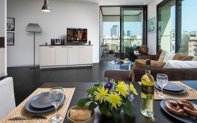 Sleek 3BR in White City by HolyGuest
