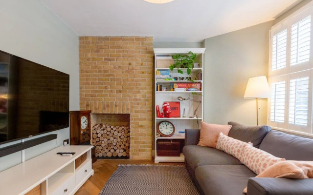 Stylish 1 Bedroom Flat in Fulham With Patio
