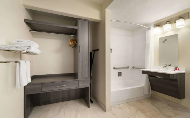 Ramada by Wyndham Tucson Airport