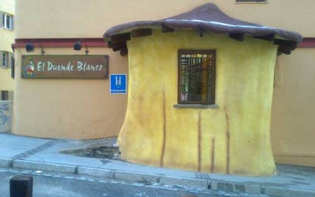 Отель Hostal El Duende Blanco вид на фасад