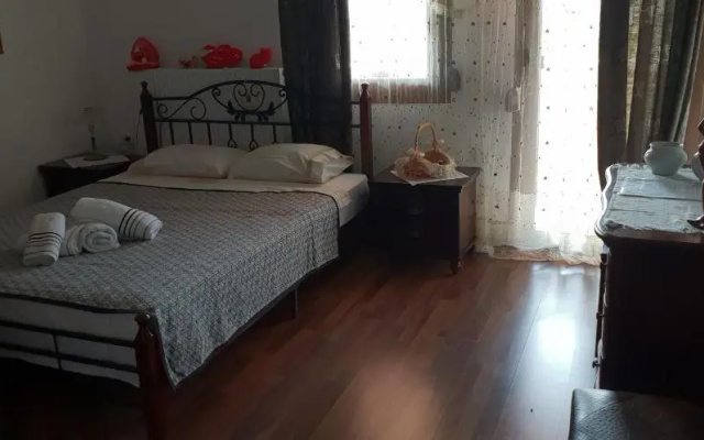 Mavridis House
