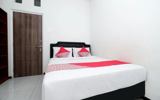 OYO 1884 Sunshine Hostel