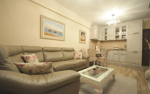 Lux Apartments MMS