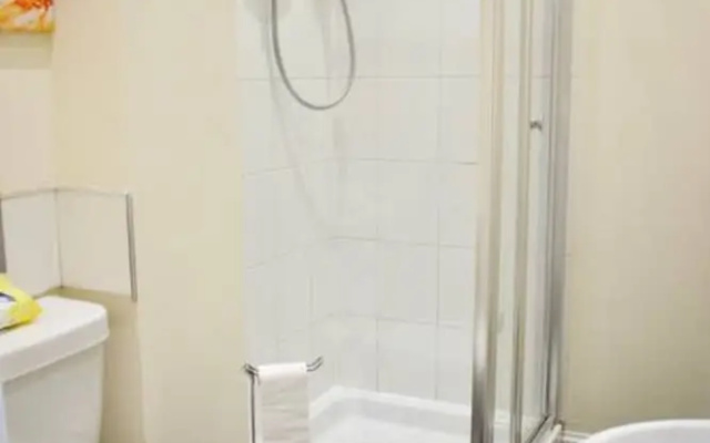 Fantastic 2 Bedroom Holyrood Apartment