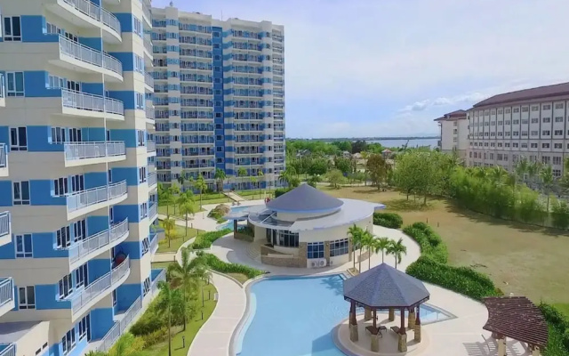 Spacious Studio Unit With Balcony and Seaview