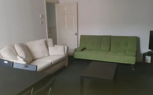 Gateshead's Amethyst 3 Bedroom Apt, Sleeps 6 Guest
