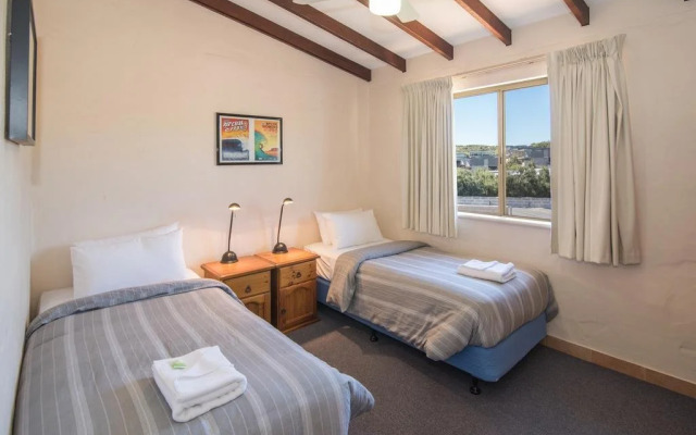 Canal Rocks Beachfront Apartments