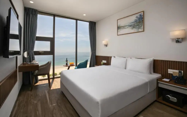 Mangata Beachfront Hotel