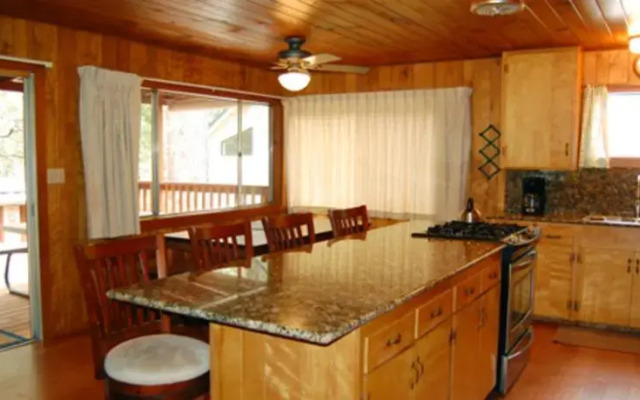 RedAwning Cabin #92 Weiss Hideaway