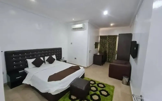 Rolak Hotel and Suites