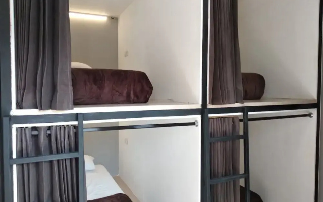 GH Capsule - Hostel