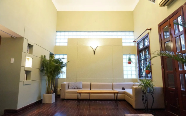 Leiden Homestay & Cafe