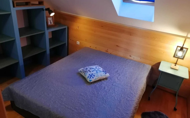 Apartment Sleeps 4 With Lake View