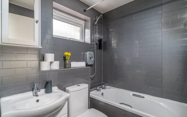 Charming Crawley Getaway 1br Near Gatwick Airport